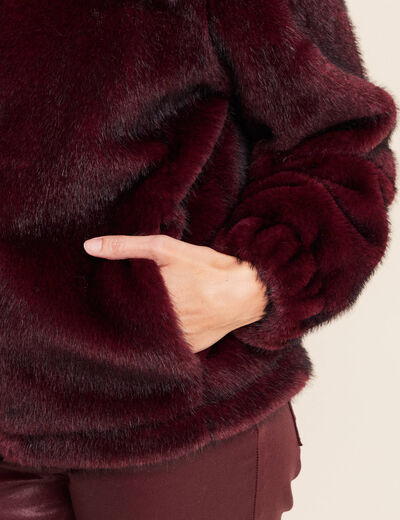 Manteau en fausse fourrure col montant bordeaux femme