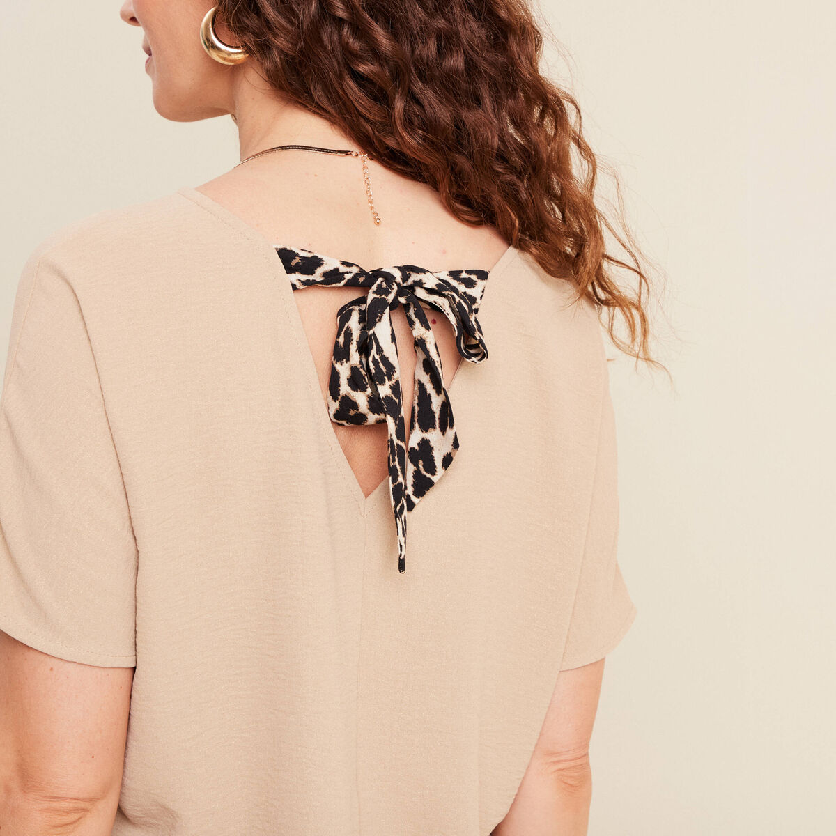 Blouse col v manches 3/4 brillante sable femme