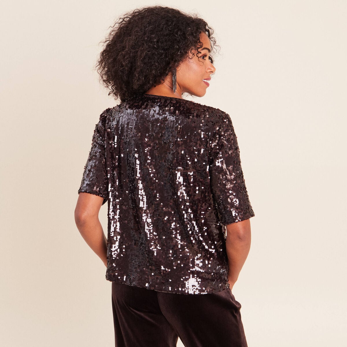 T-shirt &agrave; sequins manches courtes marron fonc&eacute; femme