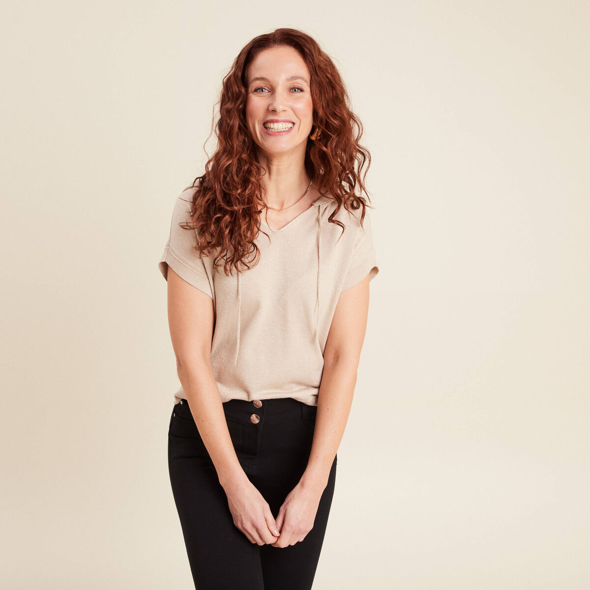 Pull sans manches à capuche couleur or femme