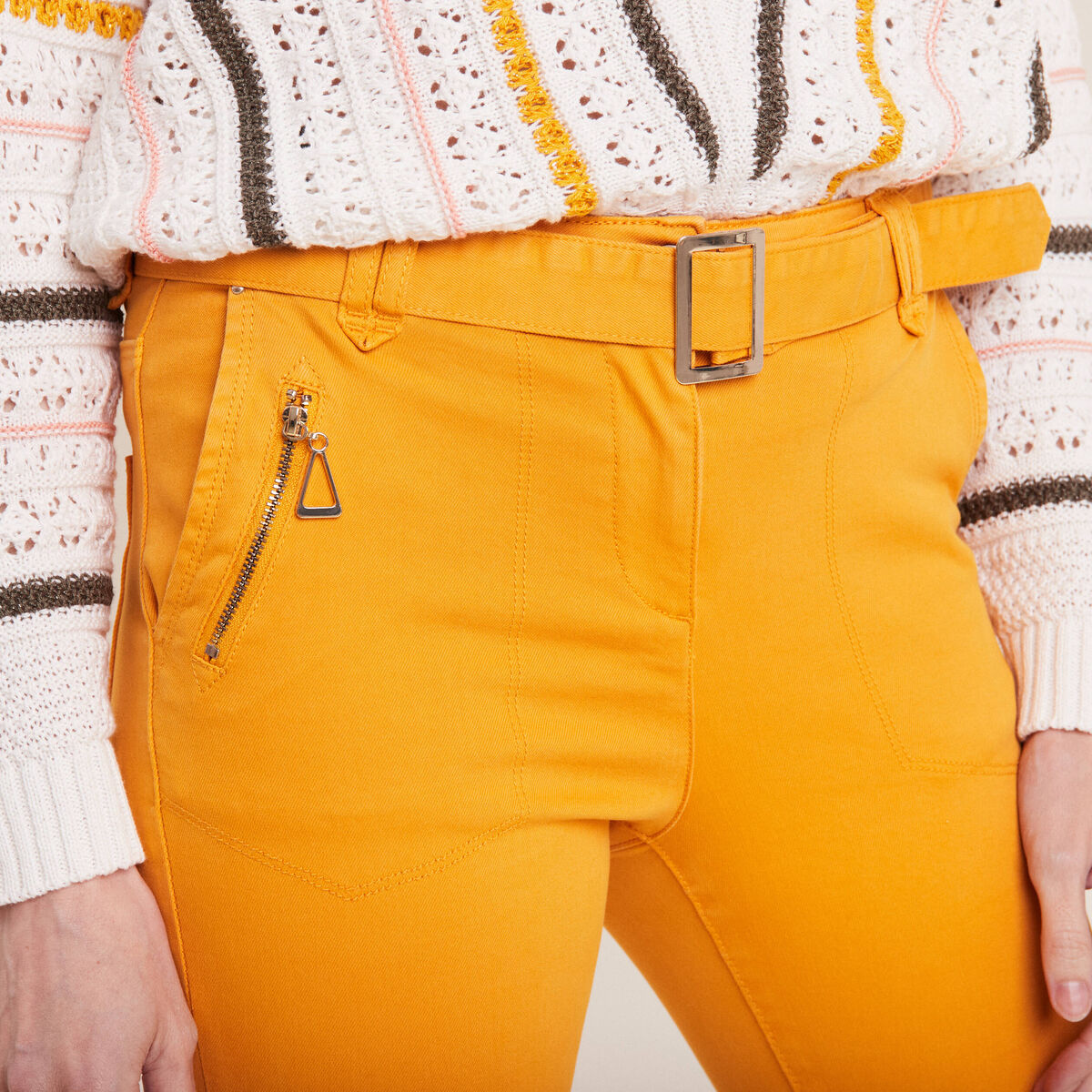 Pantalon ajust&eacute; 7/8&egrave;me jaune moutarde femme