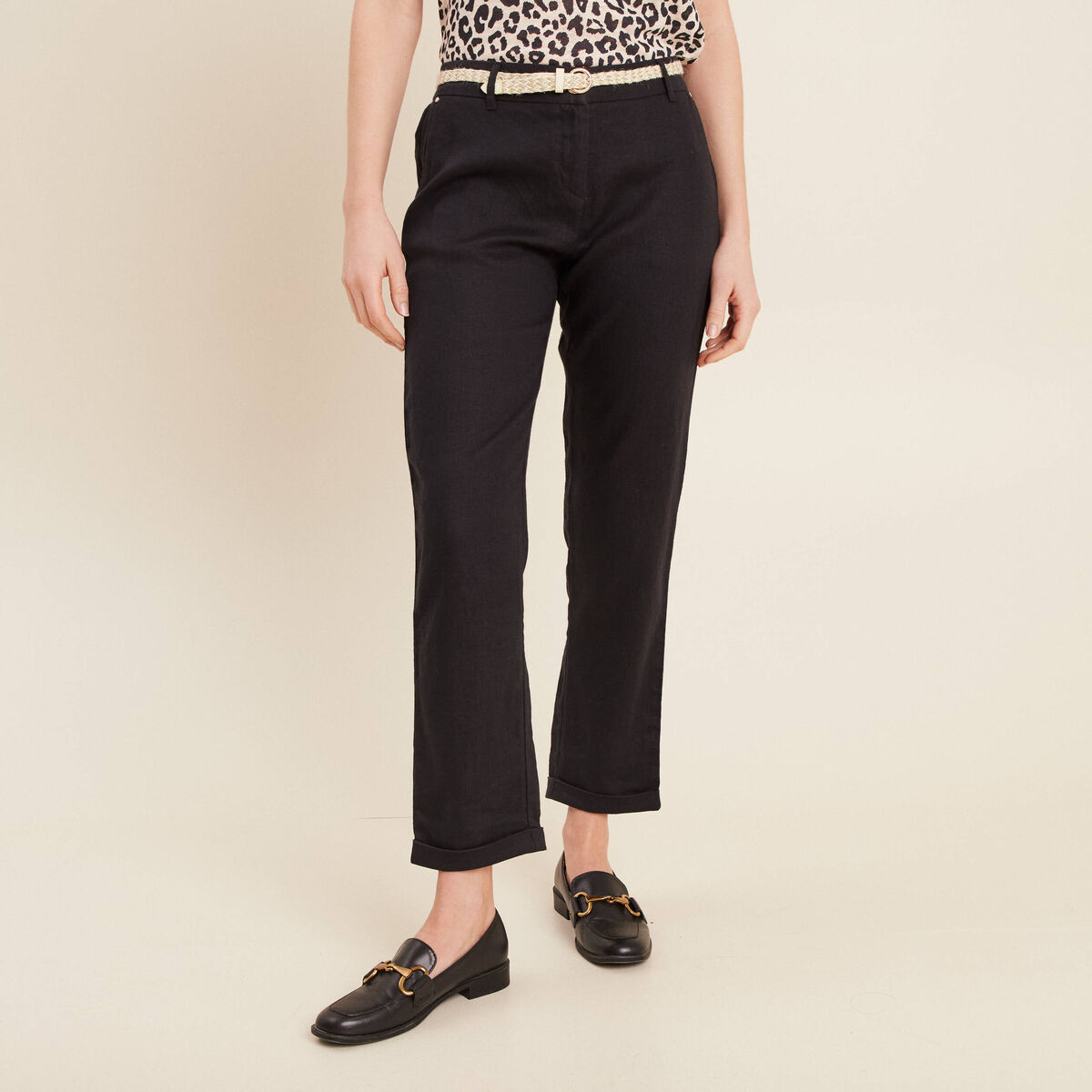 Pantalon coupe chino en lin ceintur&eacute; noir femme