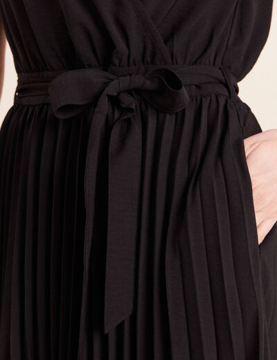 Robe &eacute;vas&eacute;e genou manches tr&egrave;s courtes noir femme