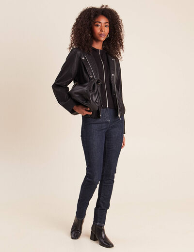 Blouson capuche bas resserr&eacute; similicuir noir femme