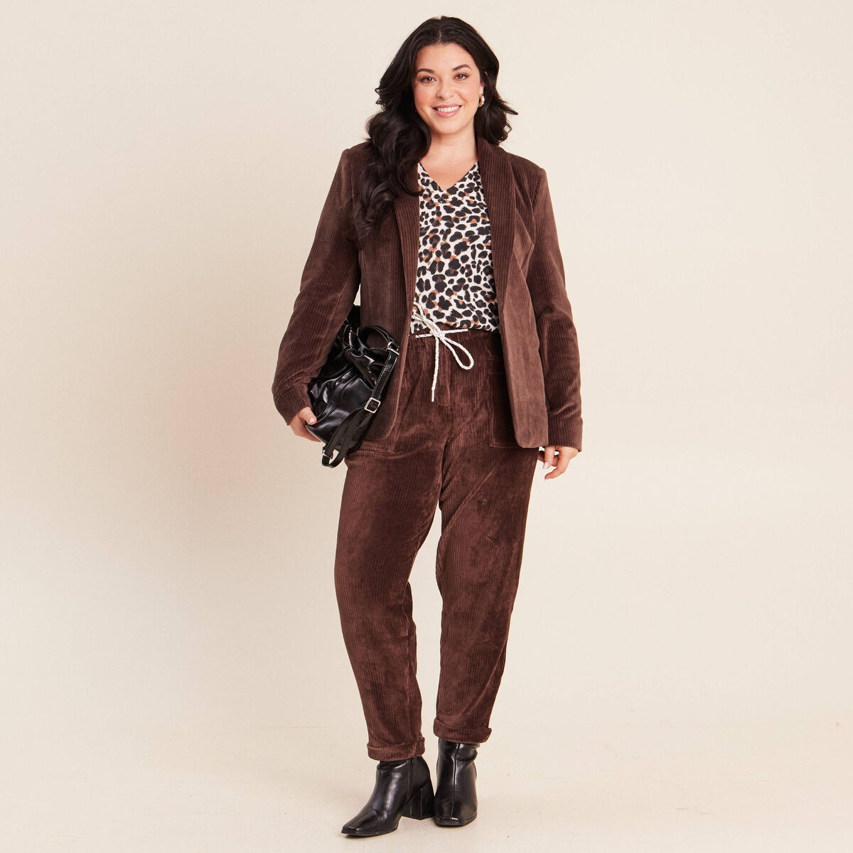 Pantalon coupe mom en velours marron femme