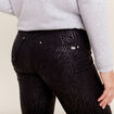 Pantalon ajusté enduit denim noir femme
