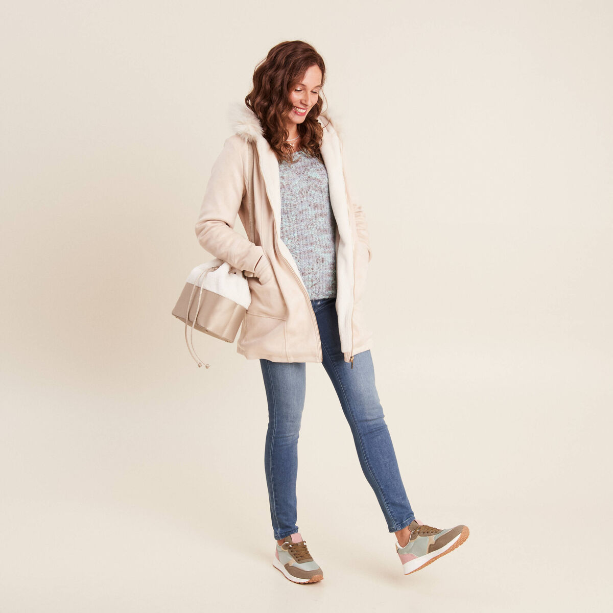 Manteau su&eacute;dine &agrave; capuche creme femme