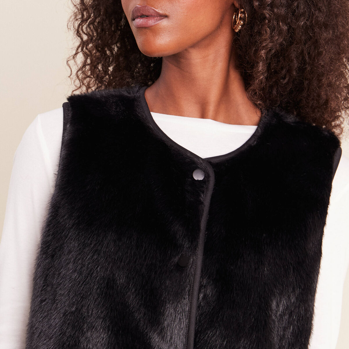 Gilet droit sans manches fausse fourrure noir femme