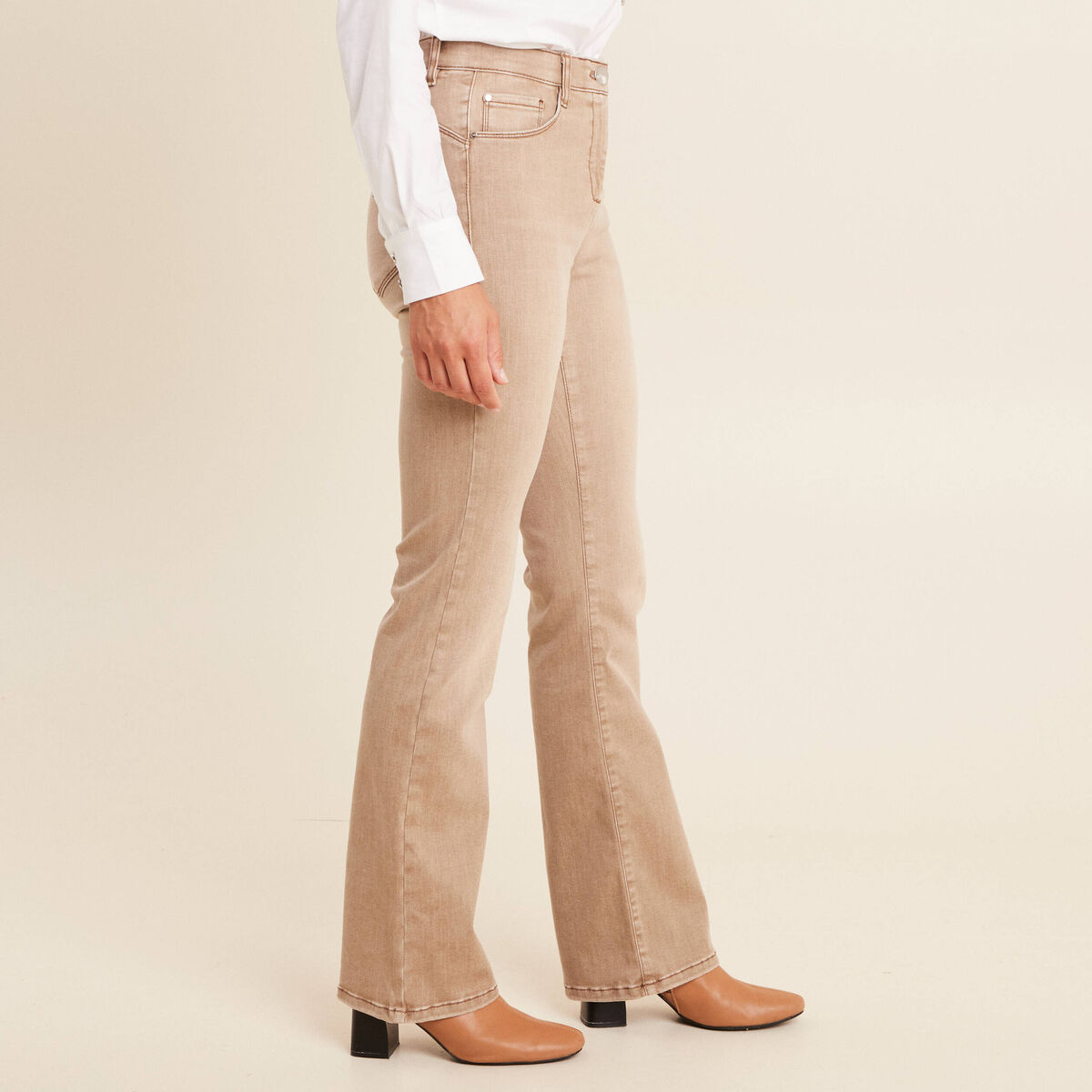 Jean magique L'Unique coupe bootcut denim beige femme