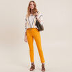 Pantalon ajust&eacute; 7/8&egrave;me jaune moutarde femme