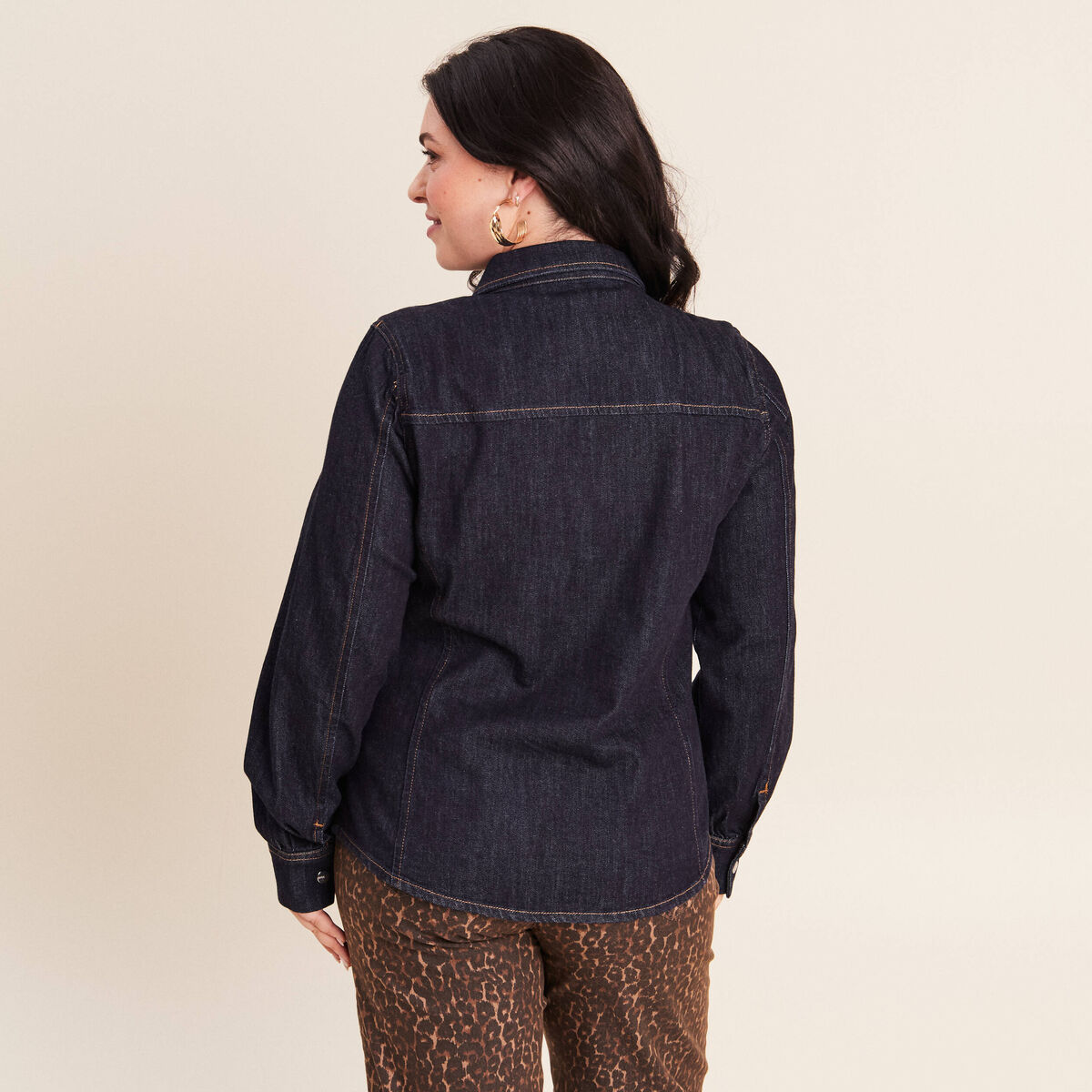 Chemise cintr&eacute;e en jean manches longues denim brut femme