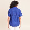 Chemise manches courtes brod&eacute;e bleu fonc&eacute; femme