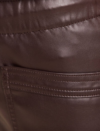 Pantalon coupe mom simili cuir marron fonc&eacute; femme