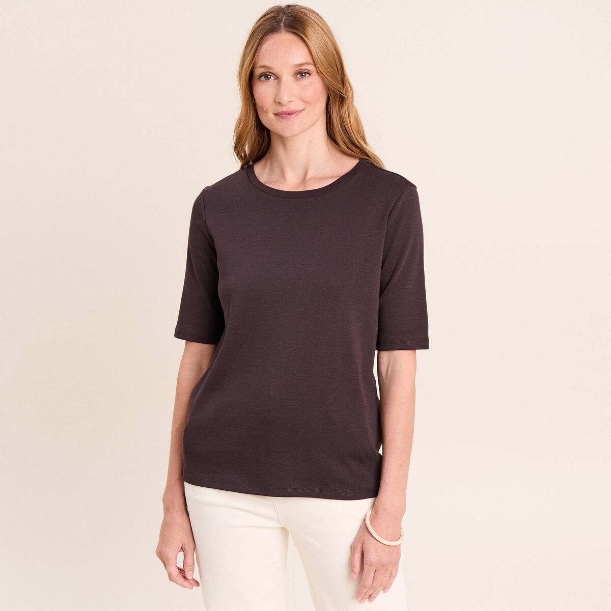 T-shirt ajust&eacute; col rond manches coudes marron fonc&eacute; femme