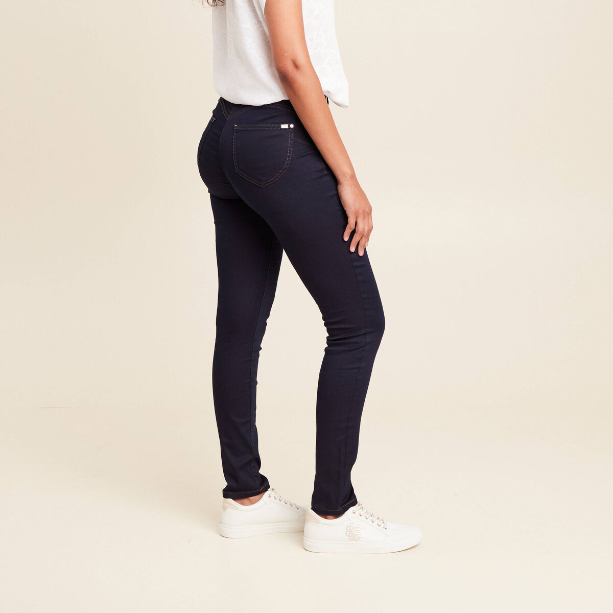 Jeans léger taille standard long denim brut femme