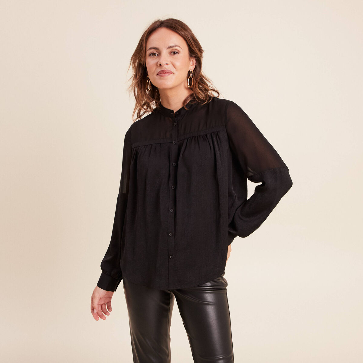 Chemise ample satin&eacute;e manches longues noir femme