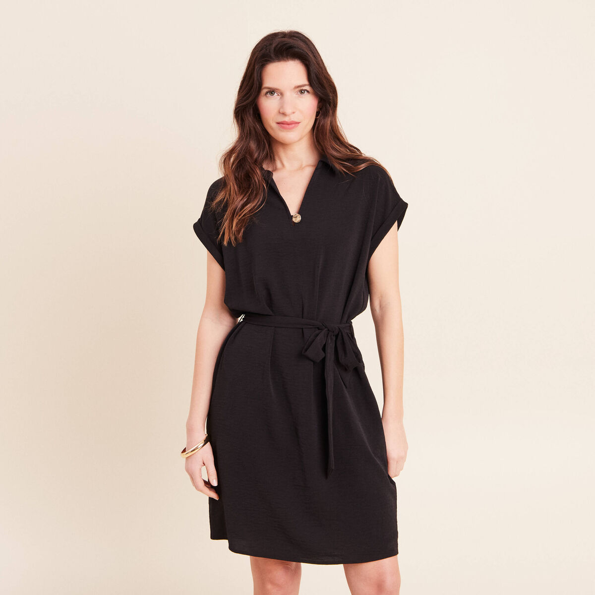 Robe droite courte manches courtes noir femme