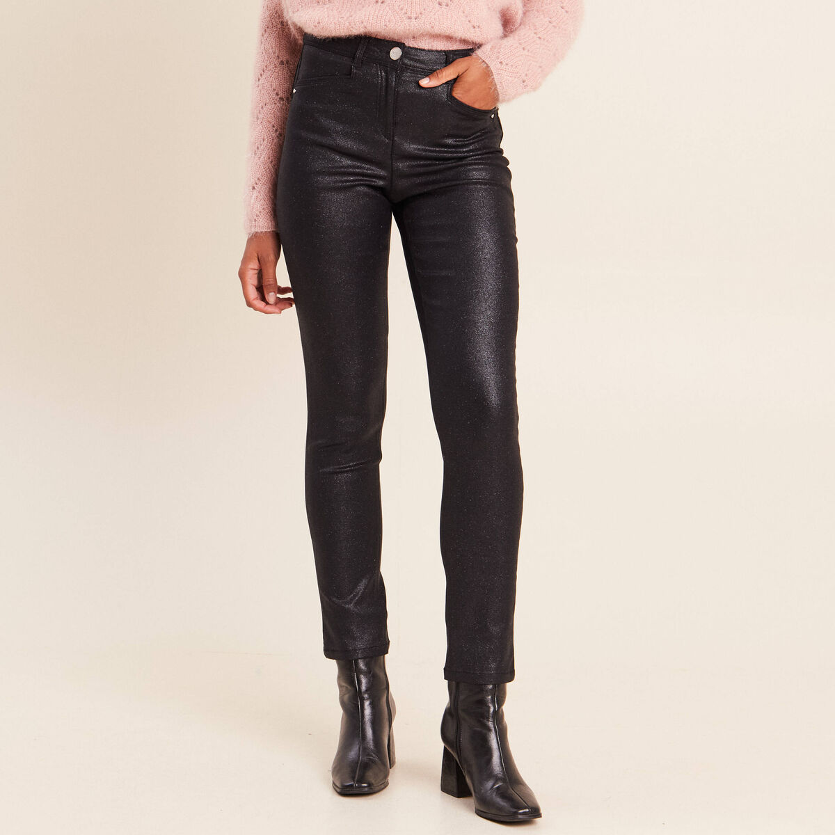 Pantalon iris&eacute; en similicuir noir femme