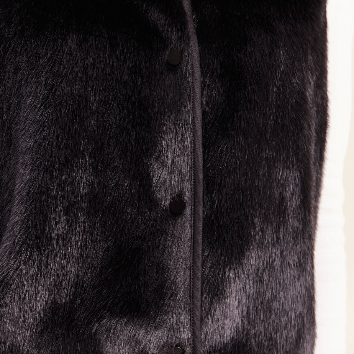 Gilet droit sans manches fausse fourrure noir femme
