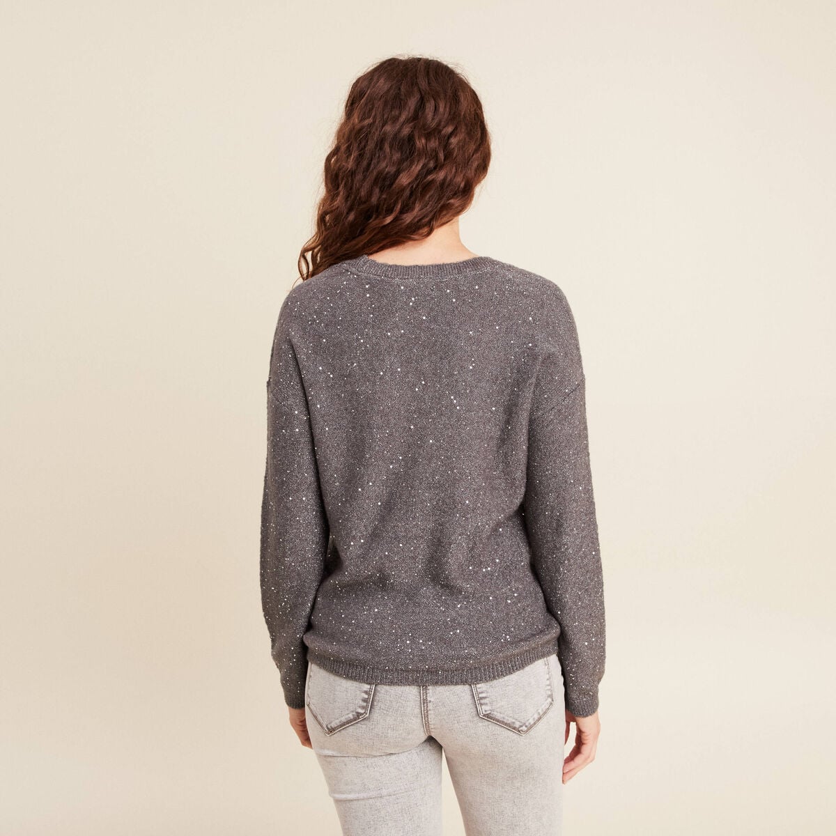 Pull col v manches longues &agrave; sequins gris fonc&eacute; femme