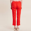 Pantalon coupe chino en lin ceintur&eacute; orange femme