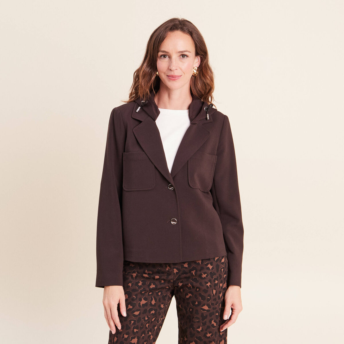 veste cintr&eacute;e doubl&eacute;e avec capuche marron fonc&eacute; femme