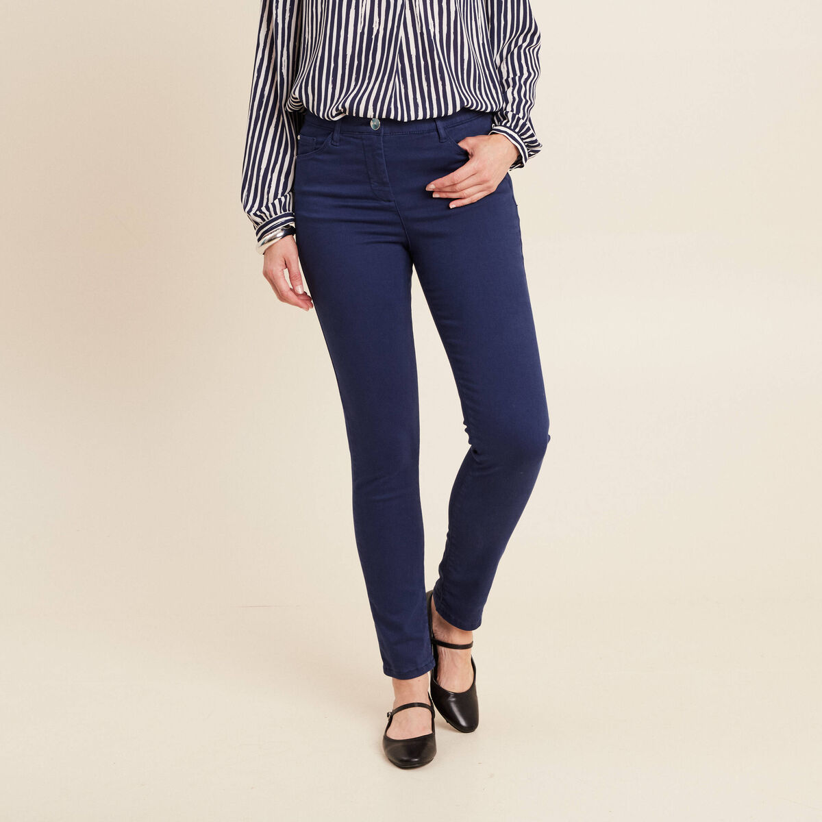 Jean magique L'Unique coupe ajust&eacute;e bleu marine femme