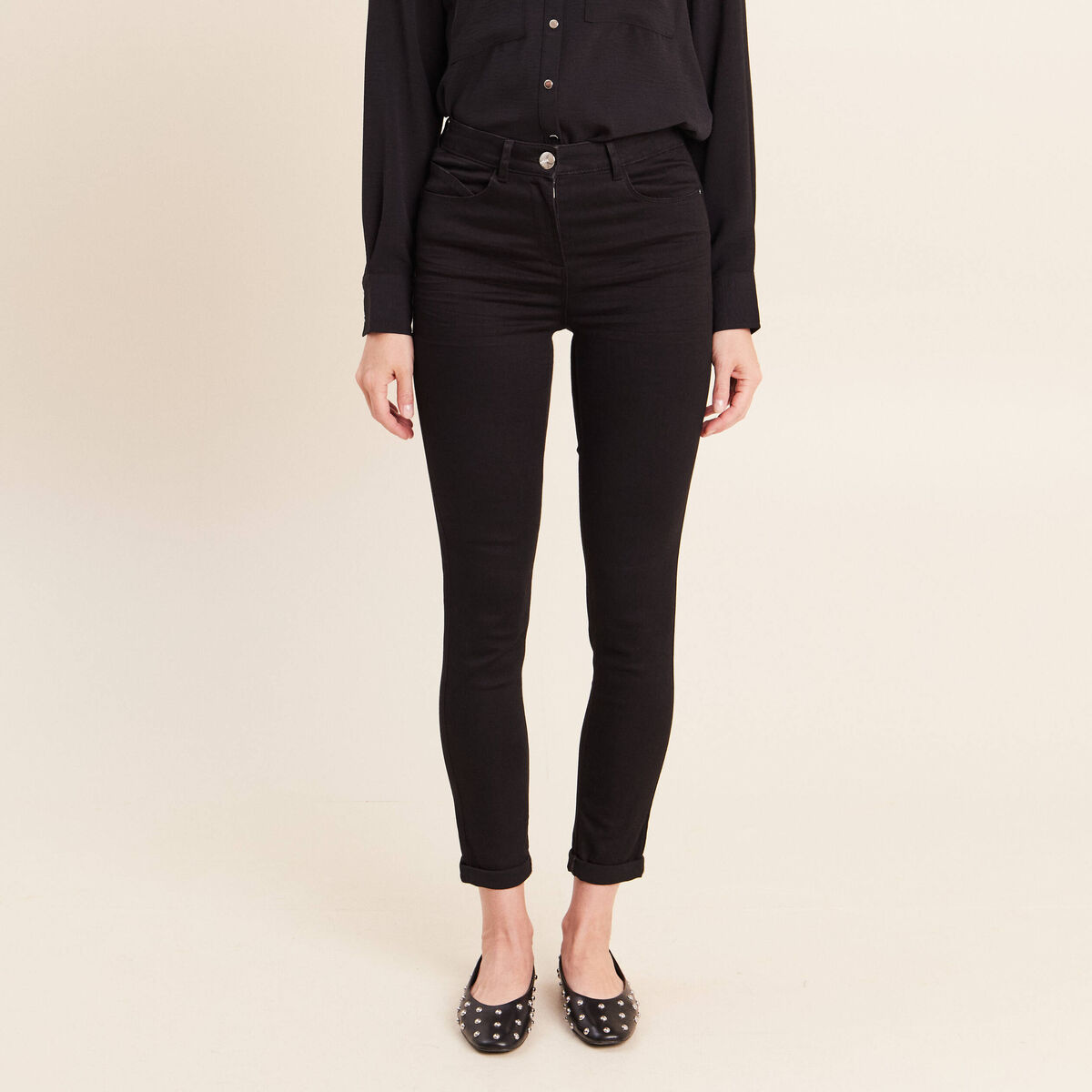 Jean coupe ajust&eacute;e 7/8&egrave;me noir femme