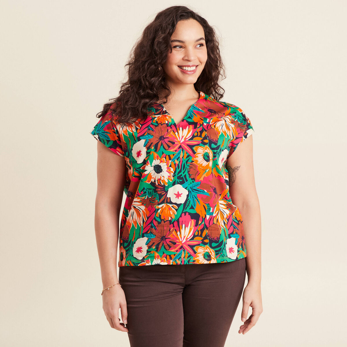 Top droit col tunisien bleu fonc&eacute; femme