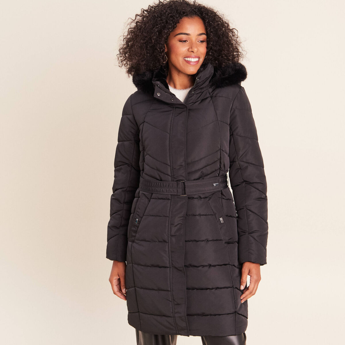 Doudoune cintr&eacute;e &agrave; capuche doubl&eacute;e noir femme