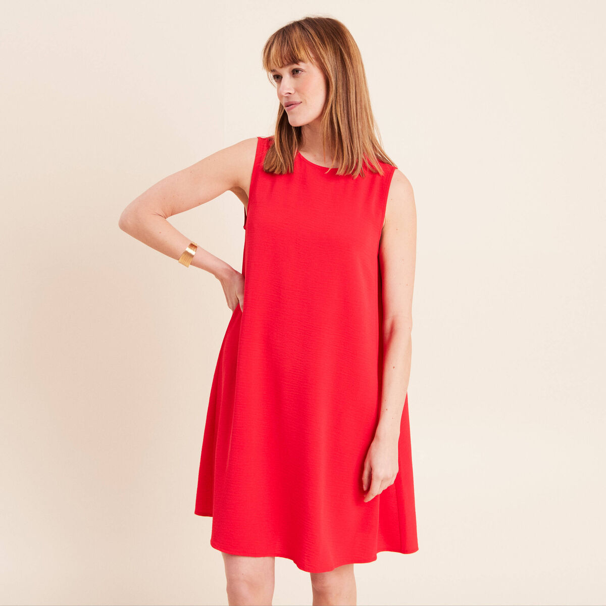 Robe courte &eacute;vas&eacute;e sans manches col rond rouge fluo femme