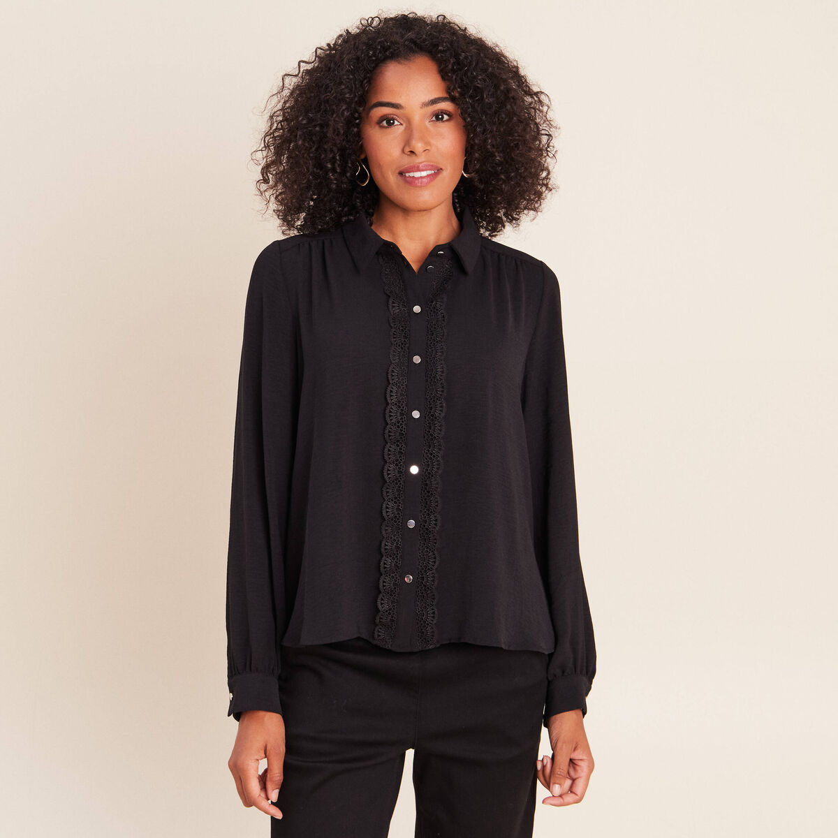 Chemise fluide manches longues dentelle noir femme