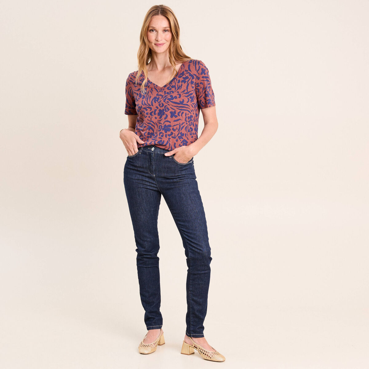 T-shirt col V manches courtes marron femme