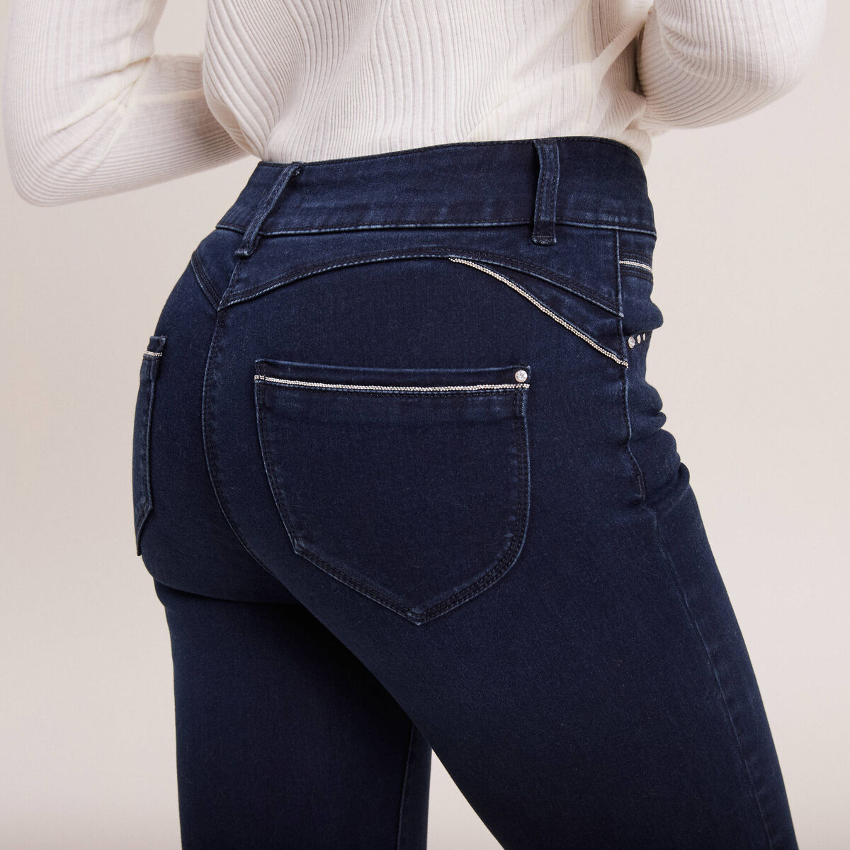 Jean ajusté taille haute denim brut femme