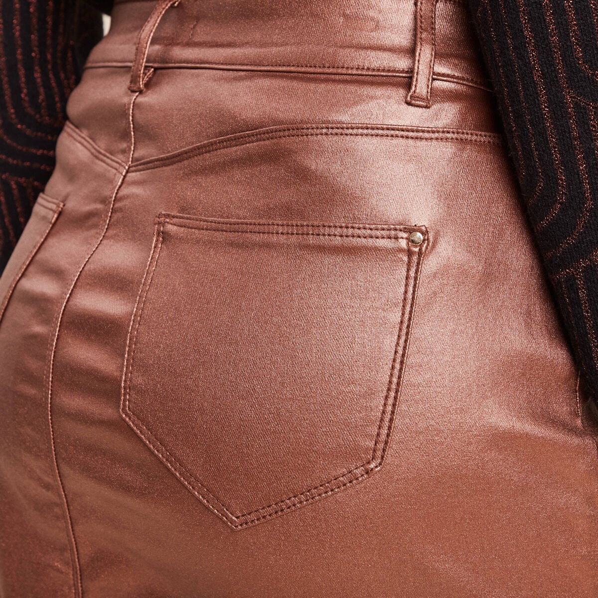 Jupe midi droite enduite couleur cuivre femme
