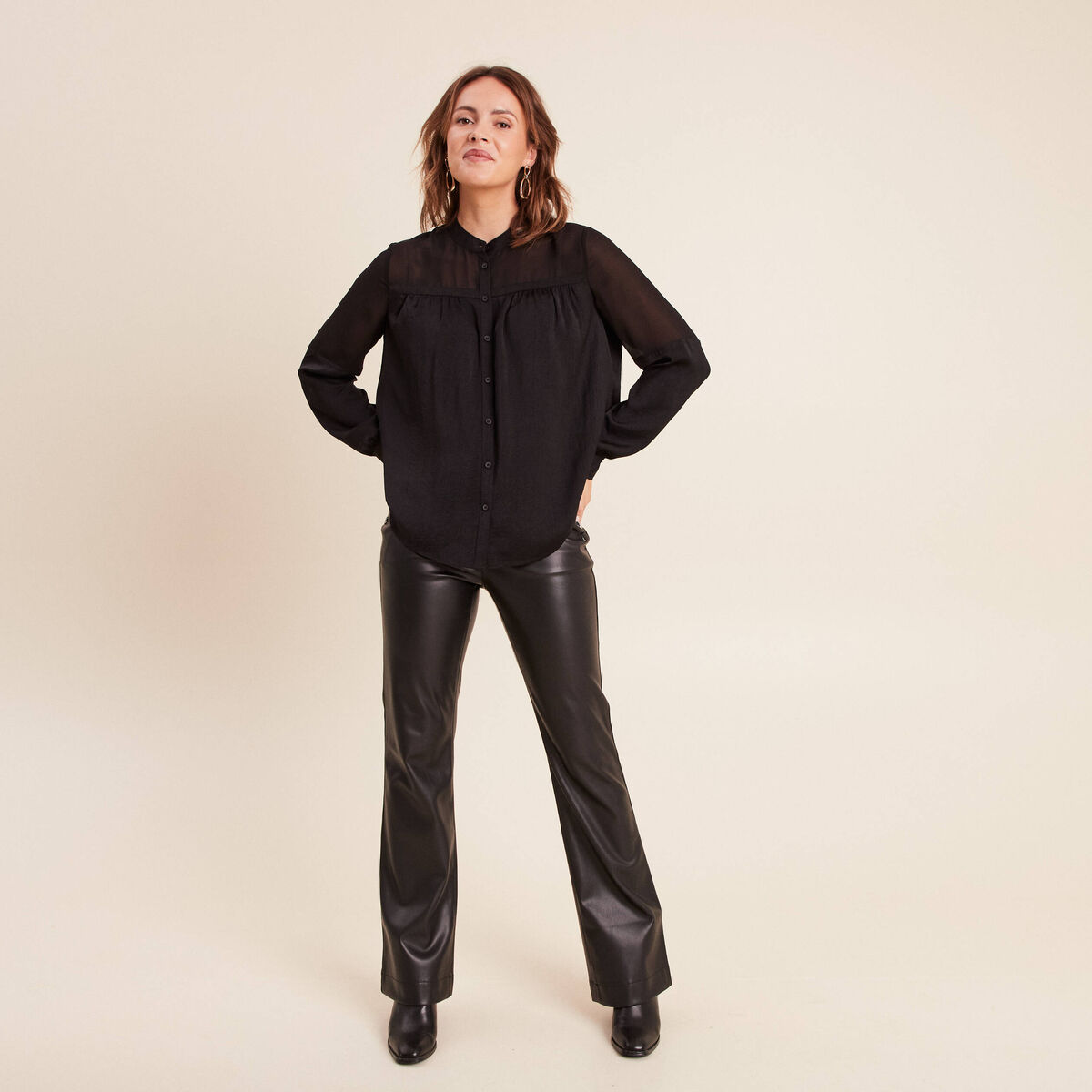 Chemise ample satin&eacute;e manches longues noir femme