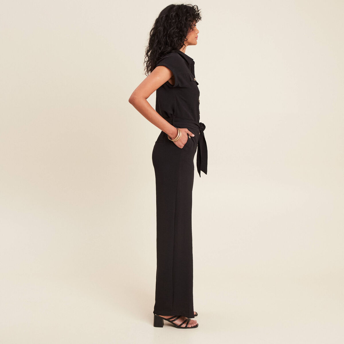 Combinaison pantalon ceintur&eacute;e noir femme