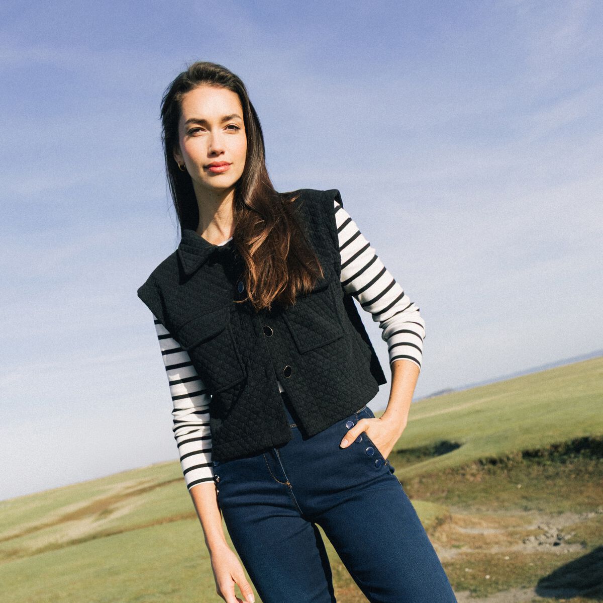 Veste courte droite sans manches noir femme
