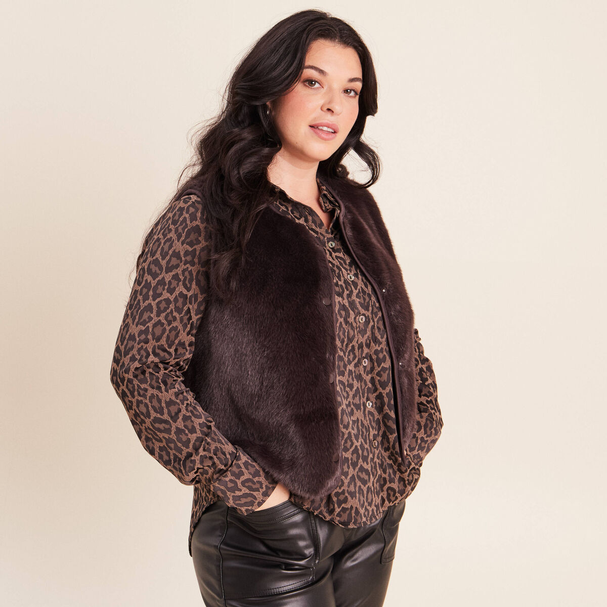 Gilet droit sans manches fausse fourrure marron fonc&eacute; femme
