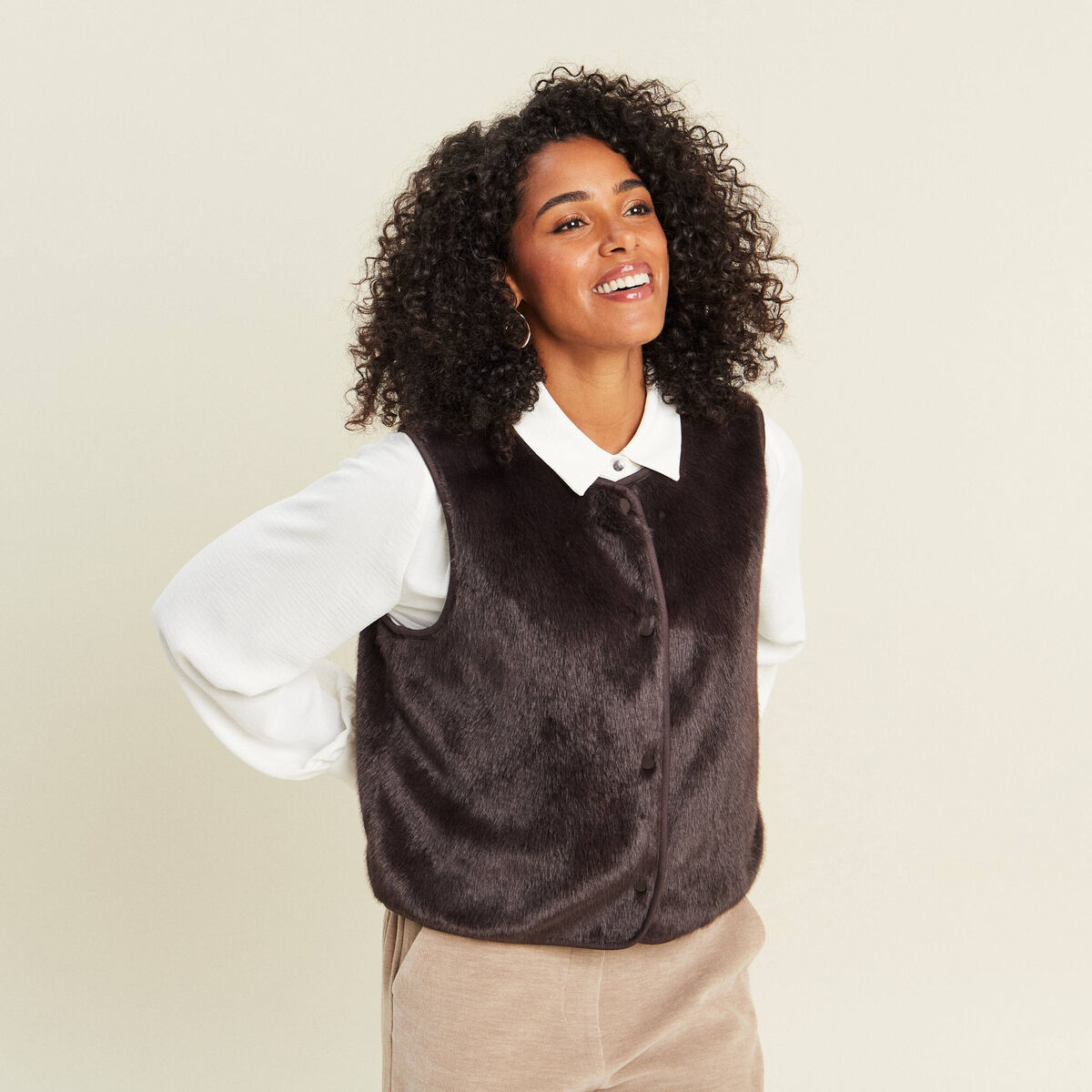Gilet droit sans manches fausse fourrure marron fonc&eacute; femme