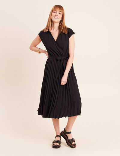 Robe &eacute;vas&eacute;e genou manches tr&egrave;s courtes noir femme