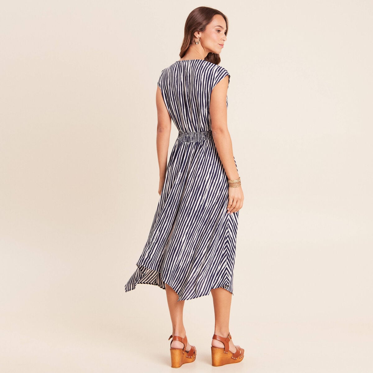 Robe &eacute;vas&eacute;e 3/4 sans manches col v blanc femme
