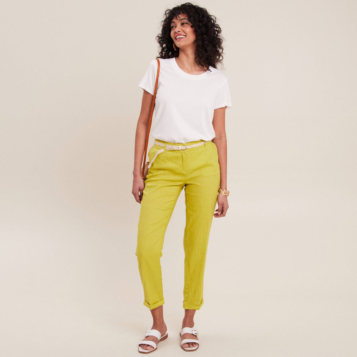 Pantalon coupe chino en lin ceintur&eacute; vert anis femme