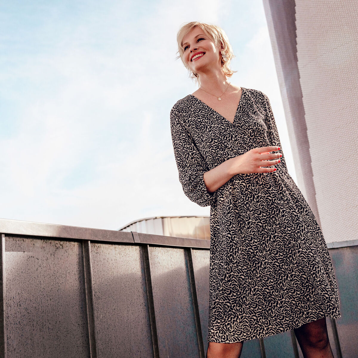 Robe évasée plissée noir femme