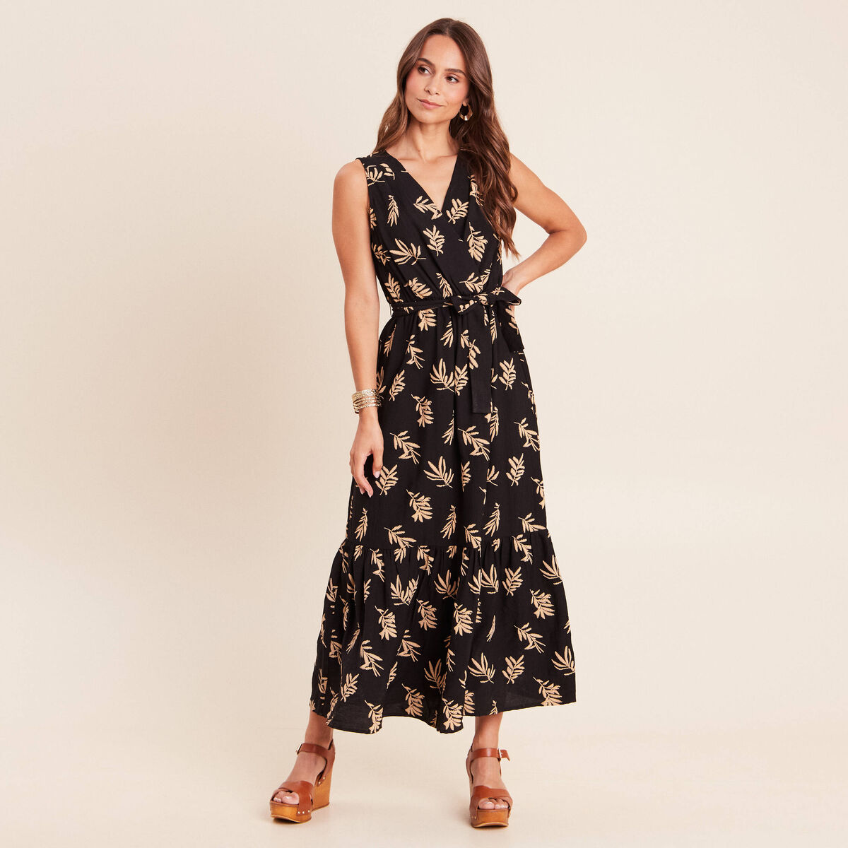 Robe longue &eacute;vas&eacute;e col v sans manches noir femme