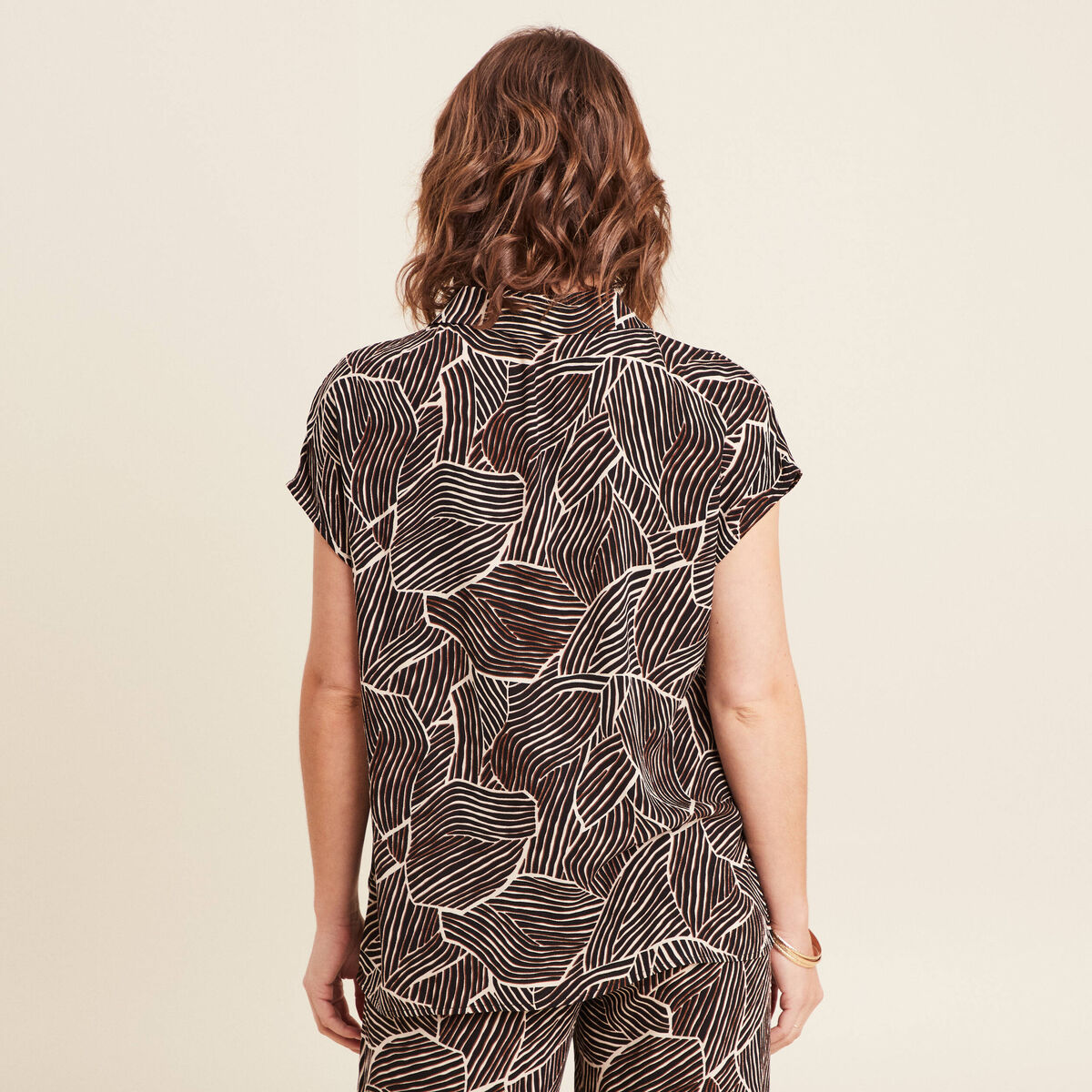 Chemise crêpe manches courtes noir femme