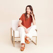 Blouse fluide manches courtes marron fonc&eacute; femme