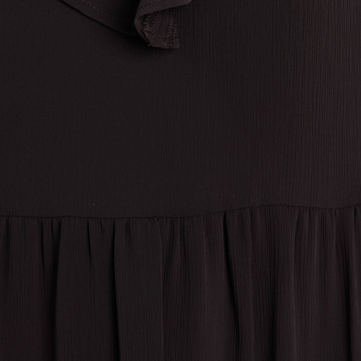 Robe courte &eacute;vas&eacute;e col v manches longues noir femme