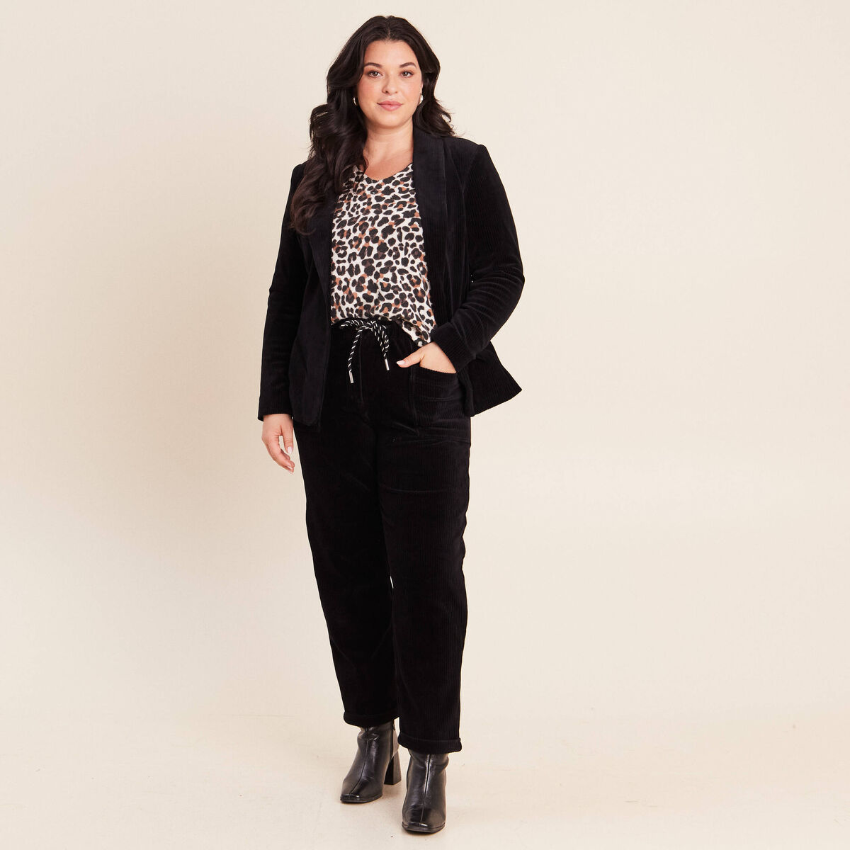 Pantalon coupe mom en velours noir femme
