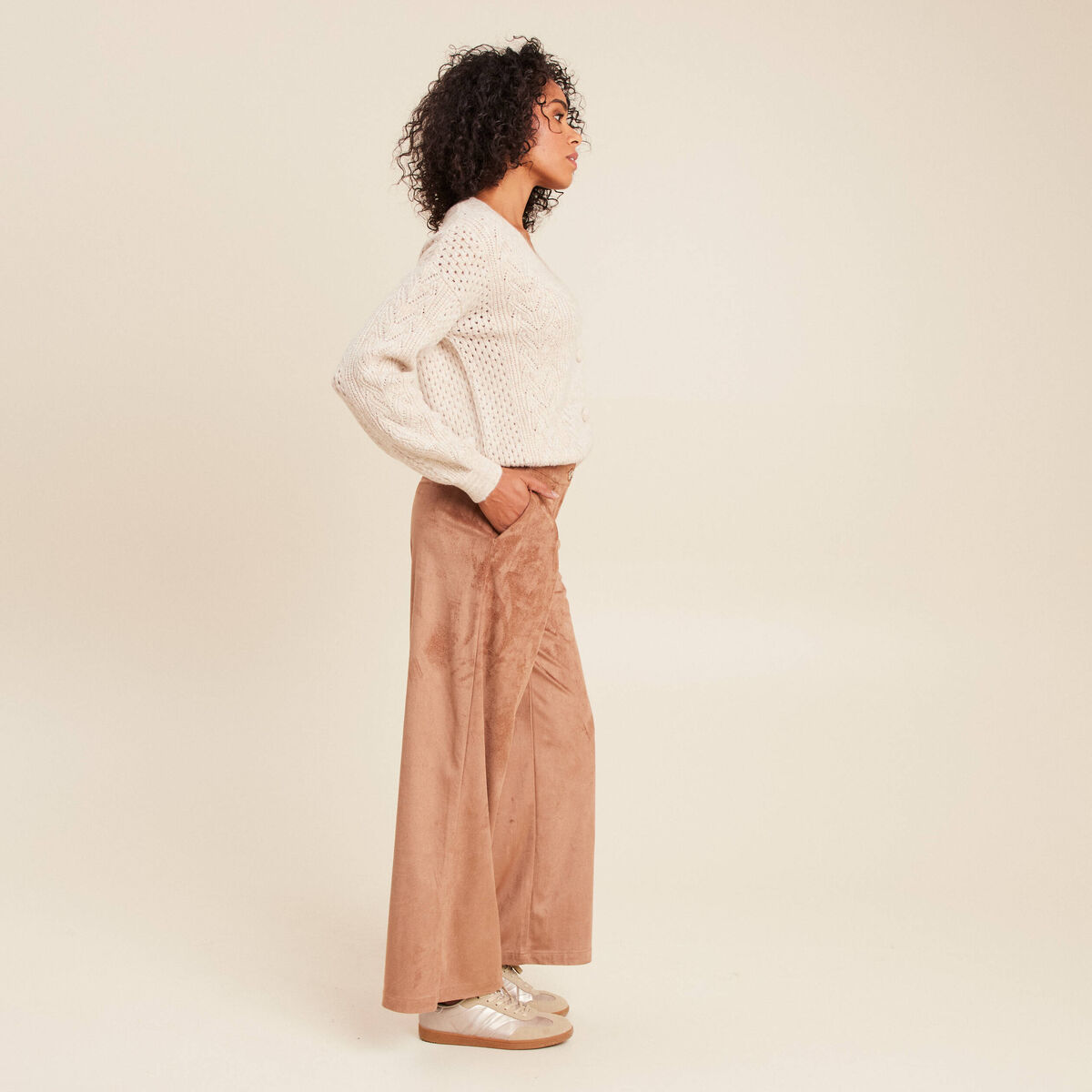 Pantalon su&eacute;dine large &agrave; pinces marron clair femme